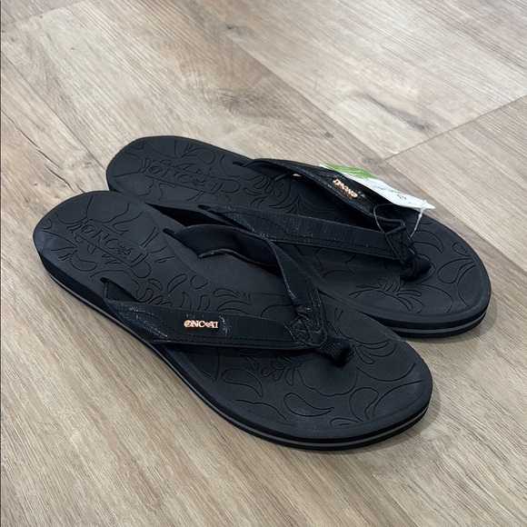 NEW Women’s Oncai Flip Flops - Picture 1 of 4